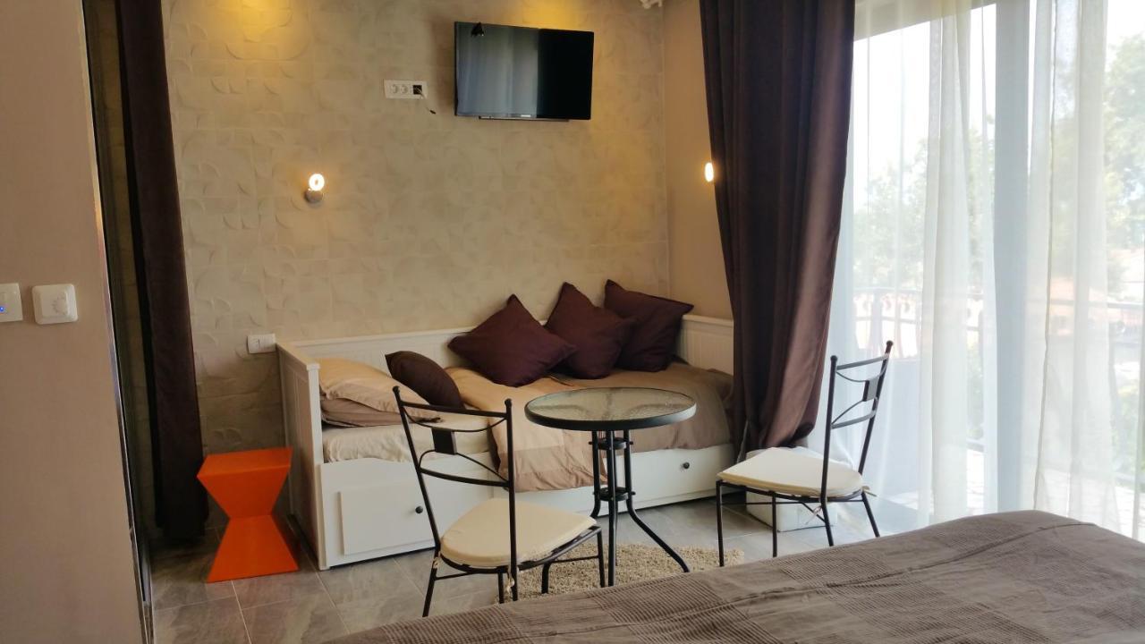 Welcoming Villa In Vantacici With Pool And Sea View 外观 照片