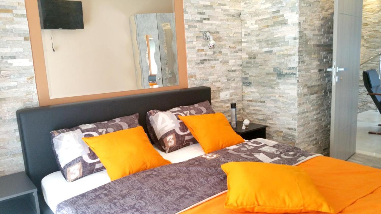 Welcoming Villa In Vantacici With Pool And Sea View 外观 照片