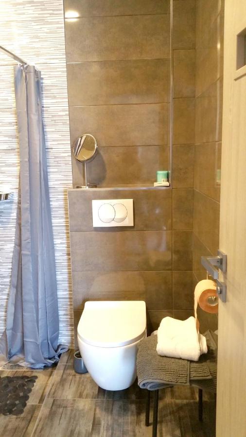 Welcoming Villa In Vantacici With Pool And Sea View 外观 照片